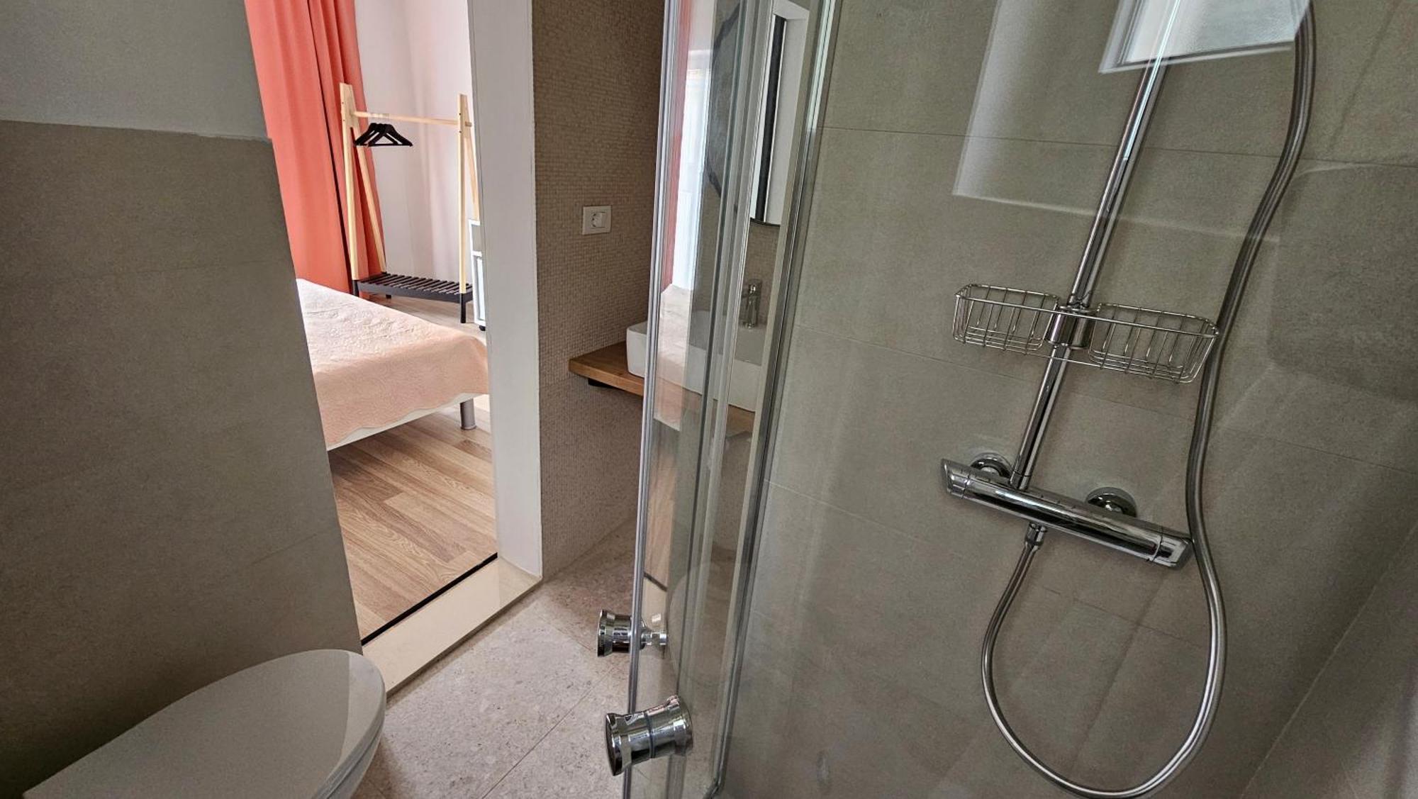Apartments And Rooms Villa Dona Makarska Ngoại thất bức ảnh