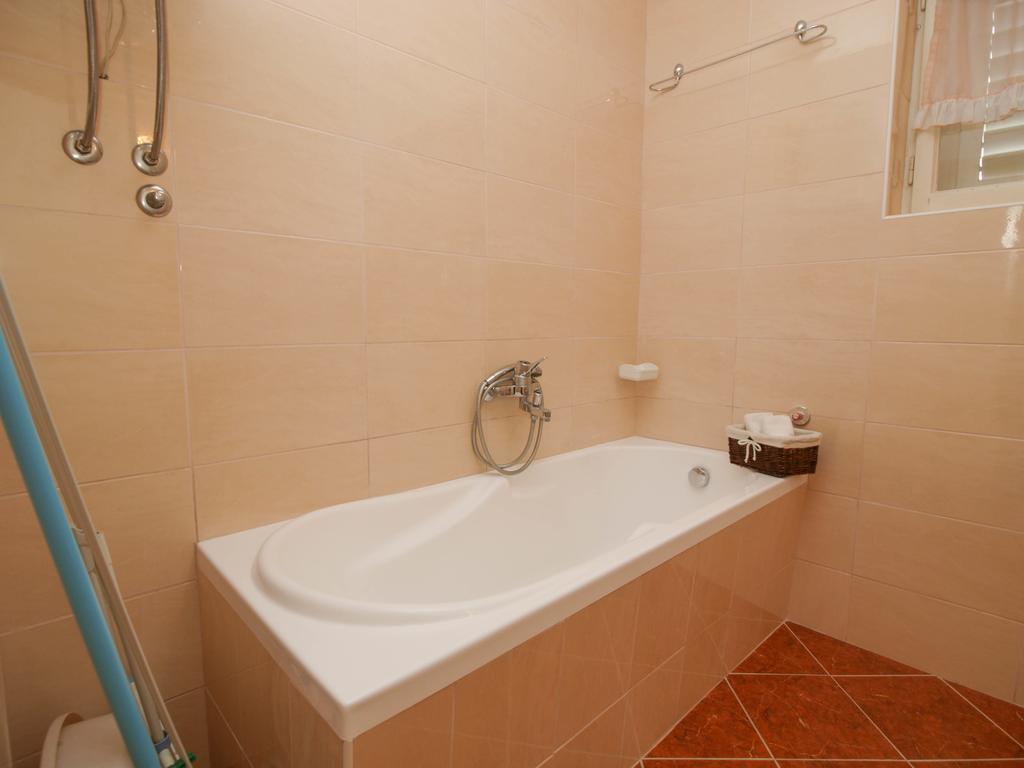 Apartments And Rooms Villa Dona Makarska Ngoại thất bức ảnh