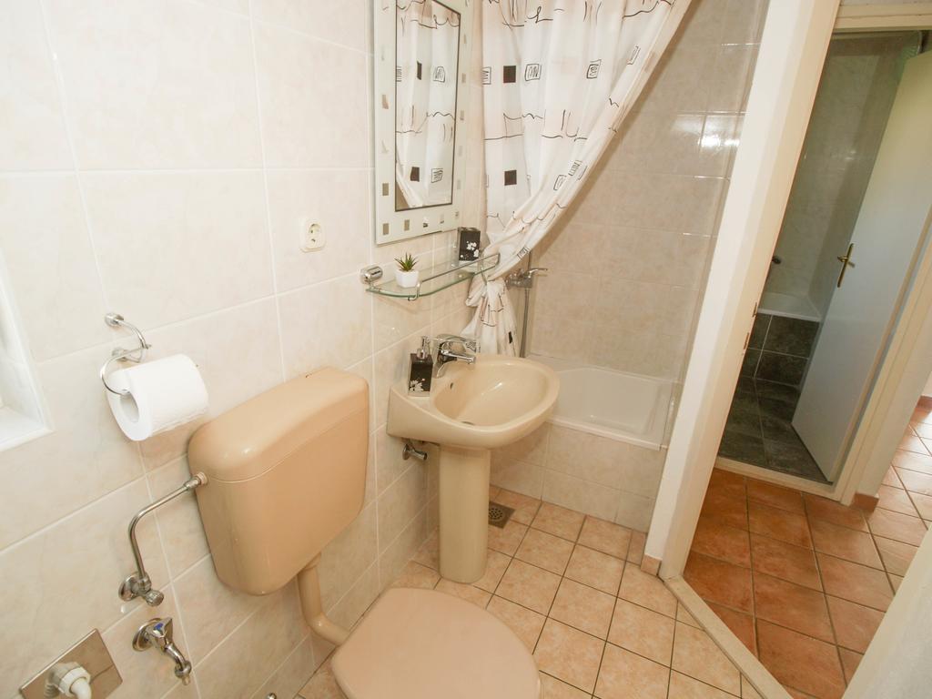 Apartments And Rooms Villa Dona Makarska Ngoại thất bức ảnh