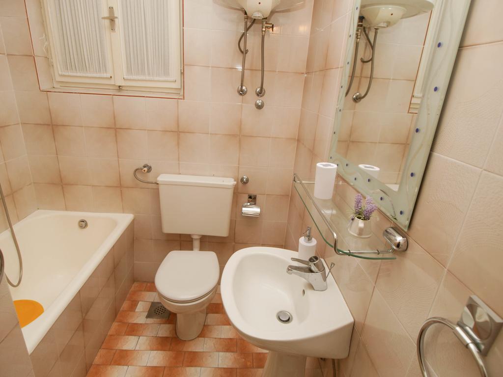 Apartments And Rooms Villa Dona Makarska Ngoại thất bức ảnh