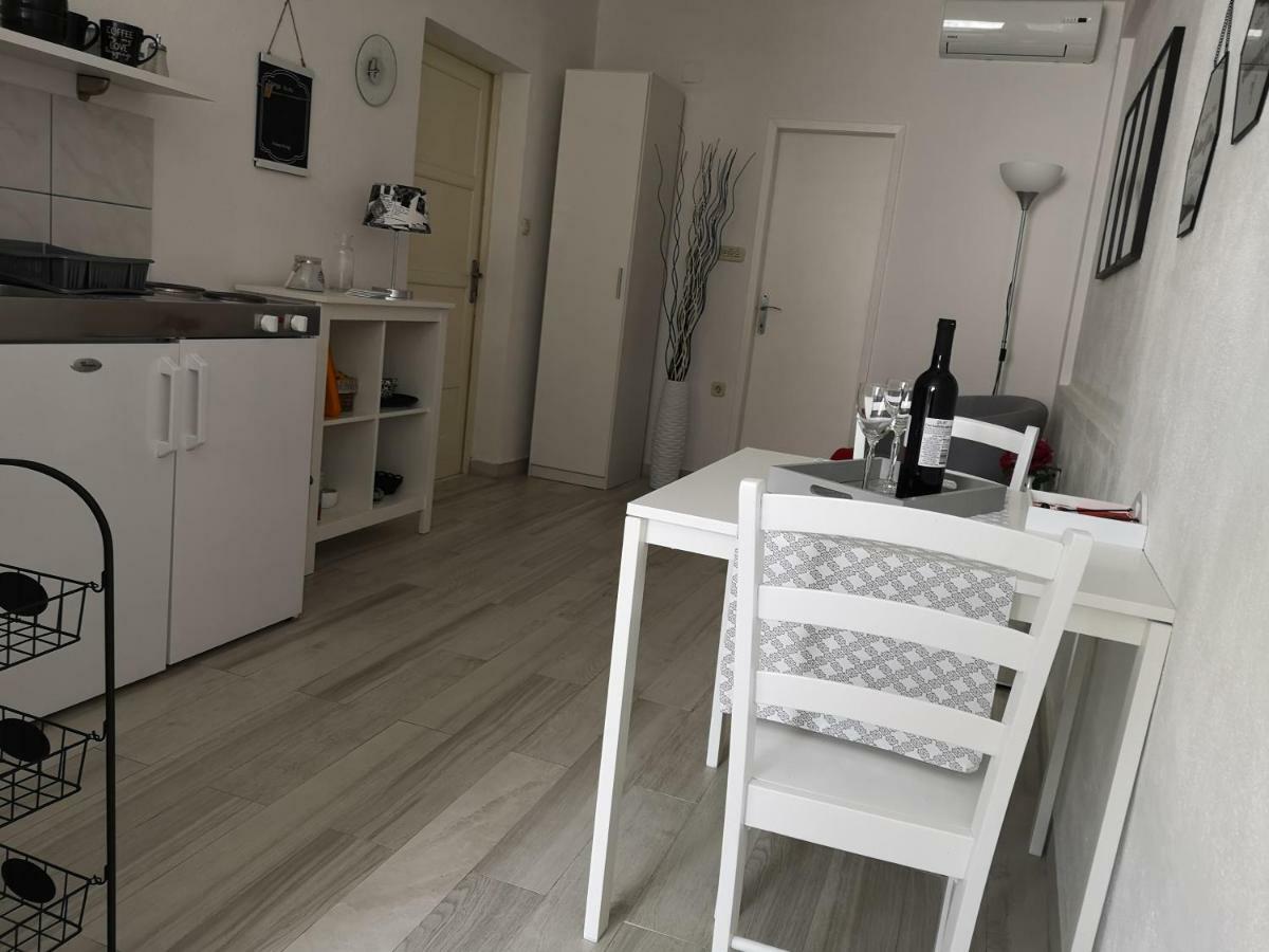 Apartments And Rooms Villa Dona Makarska Ngoại thất bức ảnh