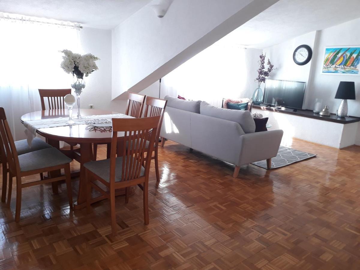 Apartments And Rooms Villa Dona Makarska Ngoại thất bức ảnh